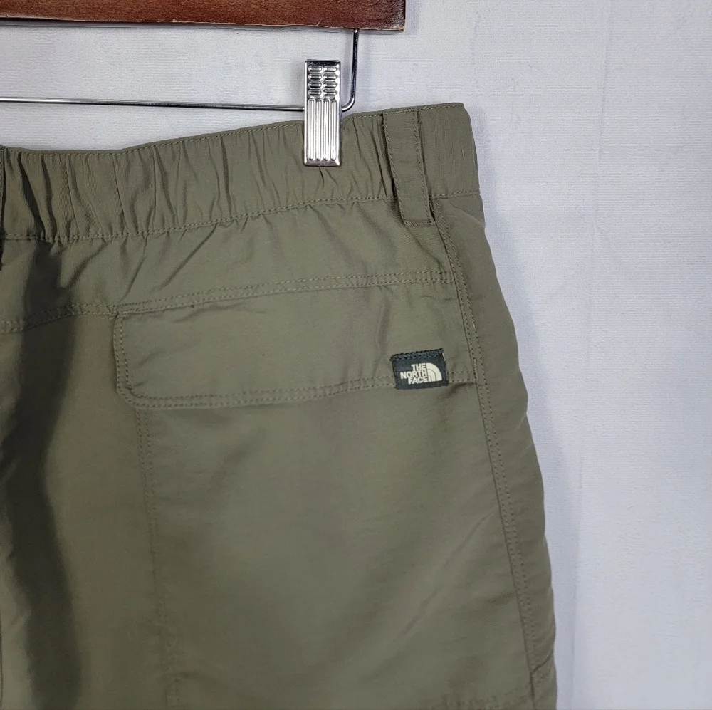 Men's Size large North Face Cargo Shorts